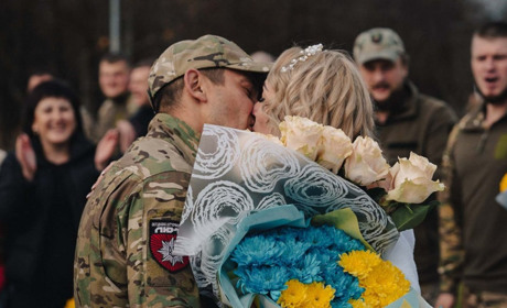 Кохання, що почалось з пляжів Скадовська. Історія бійця ЗСУ і його нареченої