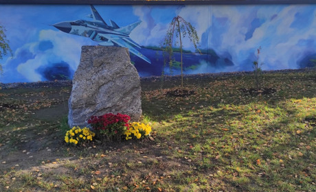 Мурал із зображенням військового літака - лише початок. Що задумали організатори та художники