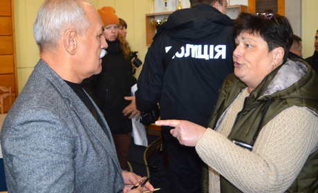 Голові Переяславської громади викликали «швидку» після розмови з людьми, які вимагали підтримати ЗСУ