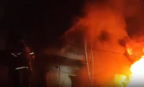 Армія РФ вкотре вночі вдарила по Торецьку: пожежа захопила понад 100 кв. м