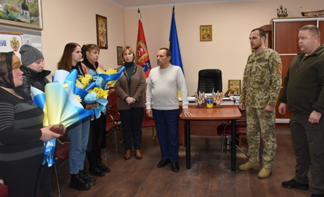 Новини воєнного часу. Старокостянтинівщина. Нагороди загиблим, візит актора, крадіжка
