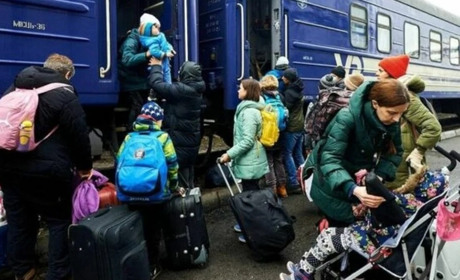 З Торецька на Сумщину евакуювали багатодітну родину