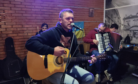 Грали та донатили: хто не встиг на концерт у Первомайську, все ж може допомогти розробникам дронів