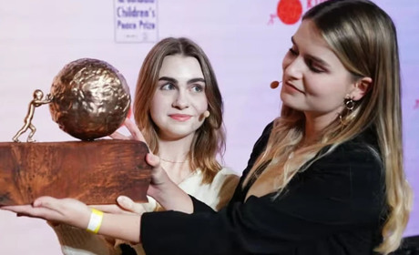 Українки отримали премію миру за розробку застосунків для допомоги переселенцям: деталі