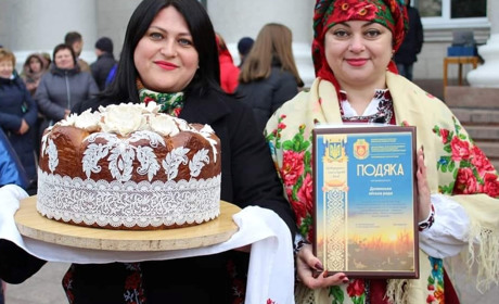 Долинські пекарі дивували кропивничан валованами та короваєм