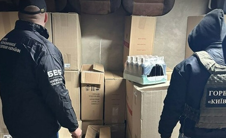Фальсифіковані сигарети та алкоголь на 2,8 млн грн: у Фастові та Білій Церкві виявили склади
