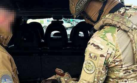 СБУ затримала військовослужбовців, що хотіли продати криміналітету трофейну зброю з Бахмута