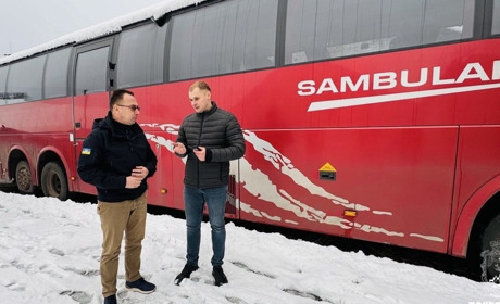 Покровськ отримав сучасний автобус від Швеції. Коли вийде у рейс та кого перевозитиме