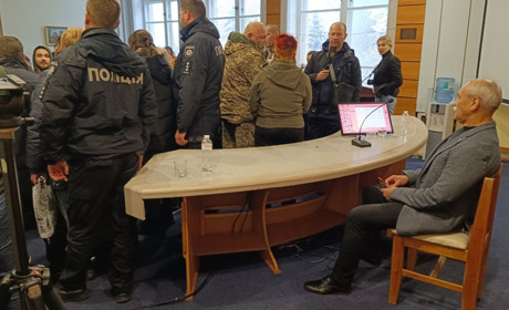 «Я вам чітко заявляю: ніяких бруківок, ніяких доріг, ніякого розвитку – все на ЗСУ»