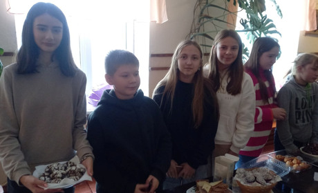 Новини воєнного часу. Старокостянтинівщина. Відкриття дошки, благодійний ярмарок, пожежа у будинку