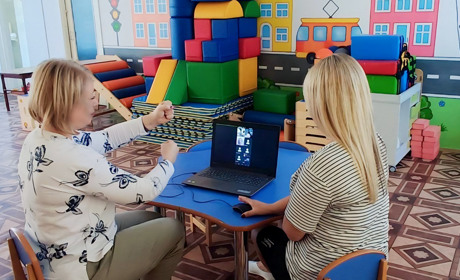 Помічники батькам дошкільнят: як у Нікополі працює «Дошколярик» – садочок онлайн