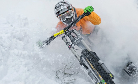 Вибір аксесуарів для катання на велосипеді взимку: які доповнення підвищать комфорт і безпеку