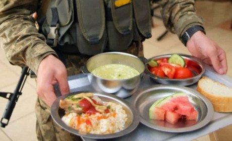На Київщині викрили посадовців військової частини: продавали продукти у магазинах та ресторанах