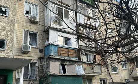 Російські окупанти шість разів гатили по Нікополю і Марганцю: поранено жінку, є руйнування