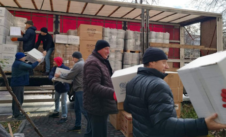 Гуманітарна допомога. Переселенцям з Луганщини видаватимуть матраци, ковдри та посуд