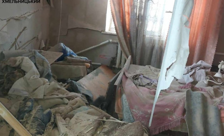 Внаслідок атаки безпілотників на 50% зруйновано будинок у Старокостянтинові:коментар міського голови