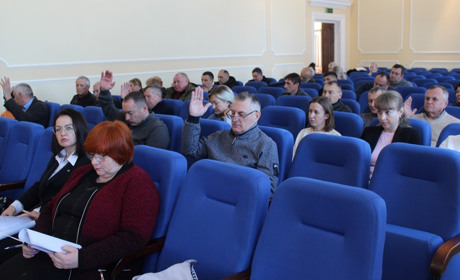 Говорили про Алею пам’яті, вносили зміни до програм: що відбувалося на сесії Гадяцької міської ради