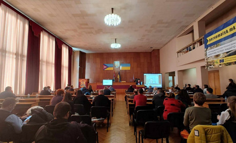 Депутат звинуватив мерію у зловживанні владою, а військовий депутата — у псевдоволонтерстві: сесія
