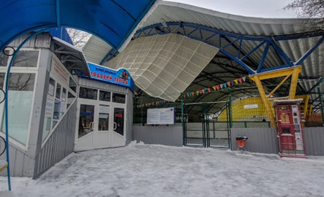 У Хмельницькому запрацювала ковзанка: графік та ціна