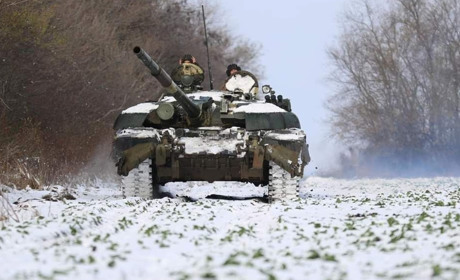 Неподалік Кремінної ЗСУ увірвалися на танках на позиції ворога. ВІДЕО
