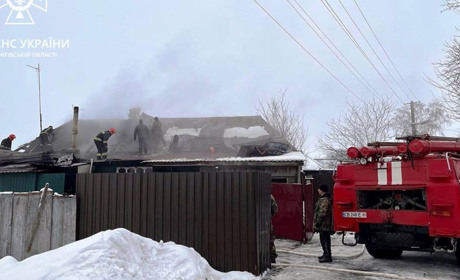 Пожежа у Вертіївці: горів будинок та автомобіль