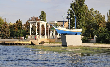 У Голій Пристані тільки через пів року відступила вода після підриву Каховської ГЕС (відео)