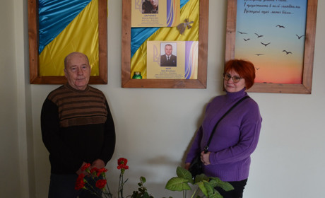 У гімназії відкрили Меморіальні дошки Героям-випускникам Максиму Харченку та Юрію Фурту