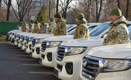 Торецька громада передала на фронт 11 авто. Загальна сума закупівель сягнула майже 14 мільйонів