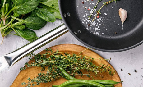 Профессиональная сковорода: особенности и разновидности устройств