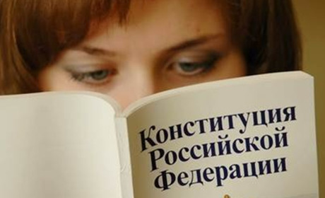 На окупованій Херсонщині посилюють зомбування учнів — вони здаватимуть тест на знання Конституції РФ