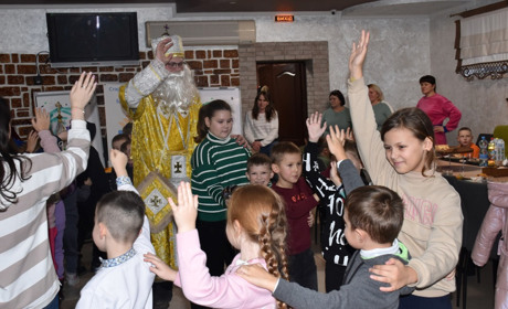 Новини воєнного часу. Старокостянтинівщина. Відзначили волонтерів, провели акцію, відкрили майстерню