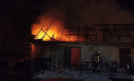 Пожежа у Буртах: вогонь пошкодив господарчу будівлю