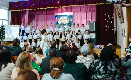 У Ніжинській музичній школі відбувся святковий благодійний концерт «Миколай мандрує світом»