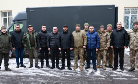 Пересувна майстерня для захисників. Хмельничани під пересувну СТО переобладнали вже п’ять авто