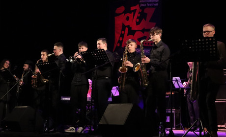 Імпровізований та класичний джаз: у Дрогобичі відбувся Jazz Bez