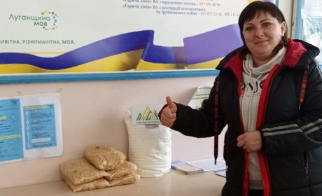Гуманітарний штаб Гірської громади видає продуктові набори переселенцям. Скільки отримали