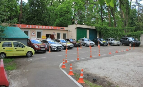 Автошкола Жайворонок: Надійний партнер на шляху до водійських навичок