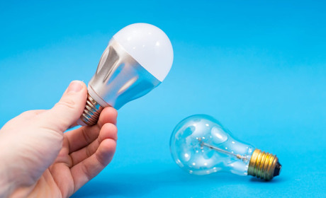 Пенсіонери Київщини можуть додатково отримати по 5 LED-ламп: як це зробити