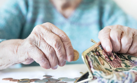 Доплати та надбавки до пенсії: як українці можуть їх отримати