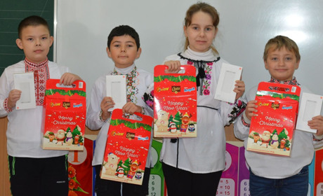 100 подарунків дітям героїв Кагарличчини та Ржищівщини від благодійників