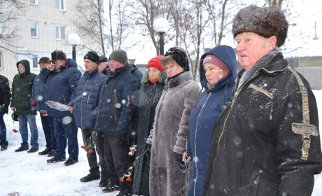 У Глухові вшанували покладанням квітів учасників ліквідації наслідків аварії на Чорнобильській АЕС