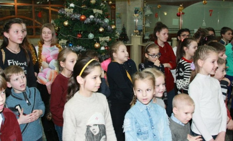 В Києві дітей-переселенців з Торецької громади запрошують на Новорічне свято. Як потрапити