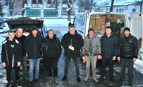 Технічне обладнання на 4 мільйони та харчування: золотонісці відвідали земляків на передовій
