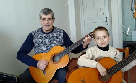 “В наш час викладають музику лише справжні фанати своєї справи”, - вважає Віталій Вовторнік
