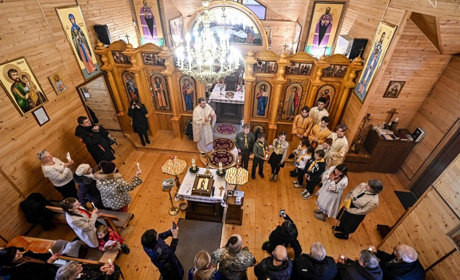 Вірянам Запоріжжя передали Вифлеємський вогонь миру