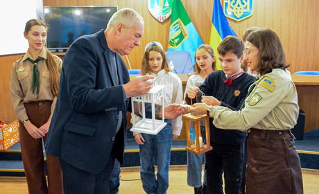 На Кагарличчину пластуни доставили Вифлеємський вогонь миру – запалити свічку від нього зможе кожен