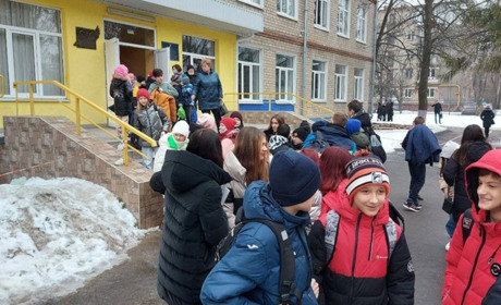 Учні кількох шкіл Лозівського району 1 вересня сядуть за парти. За яких умов буде офлайн-навчання