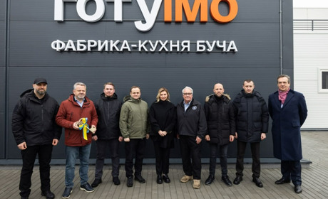 У Бучі відкрили першу в Україні фабрику-кухню, де готуватимуть для шкіл трьох громад