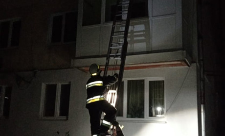 У Фастівському районі рятувальники допомогли літній жінці, яка опинилась у зачиненій квартирі
