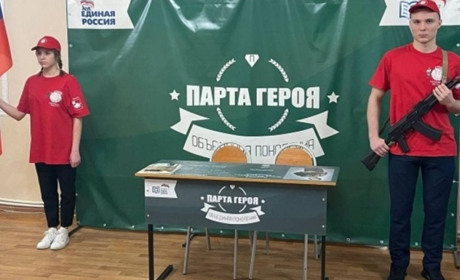 Вшановують російських загарбників. У школах окупованої Луганщини відкривають "парти героїв"